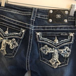 Miss Me Cuffed Capri 30